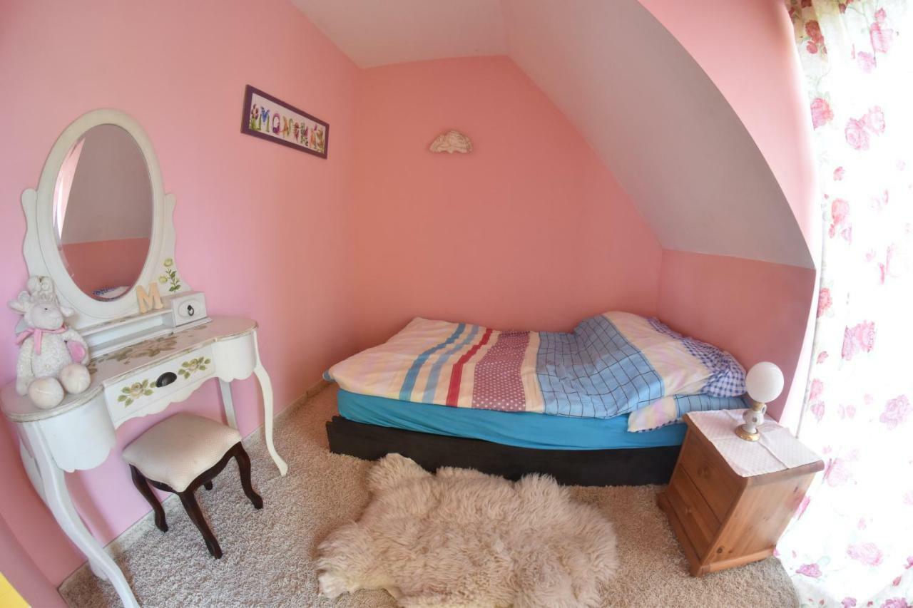Manki Comfortable House With Garden מראה חיצוני תמונה