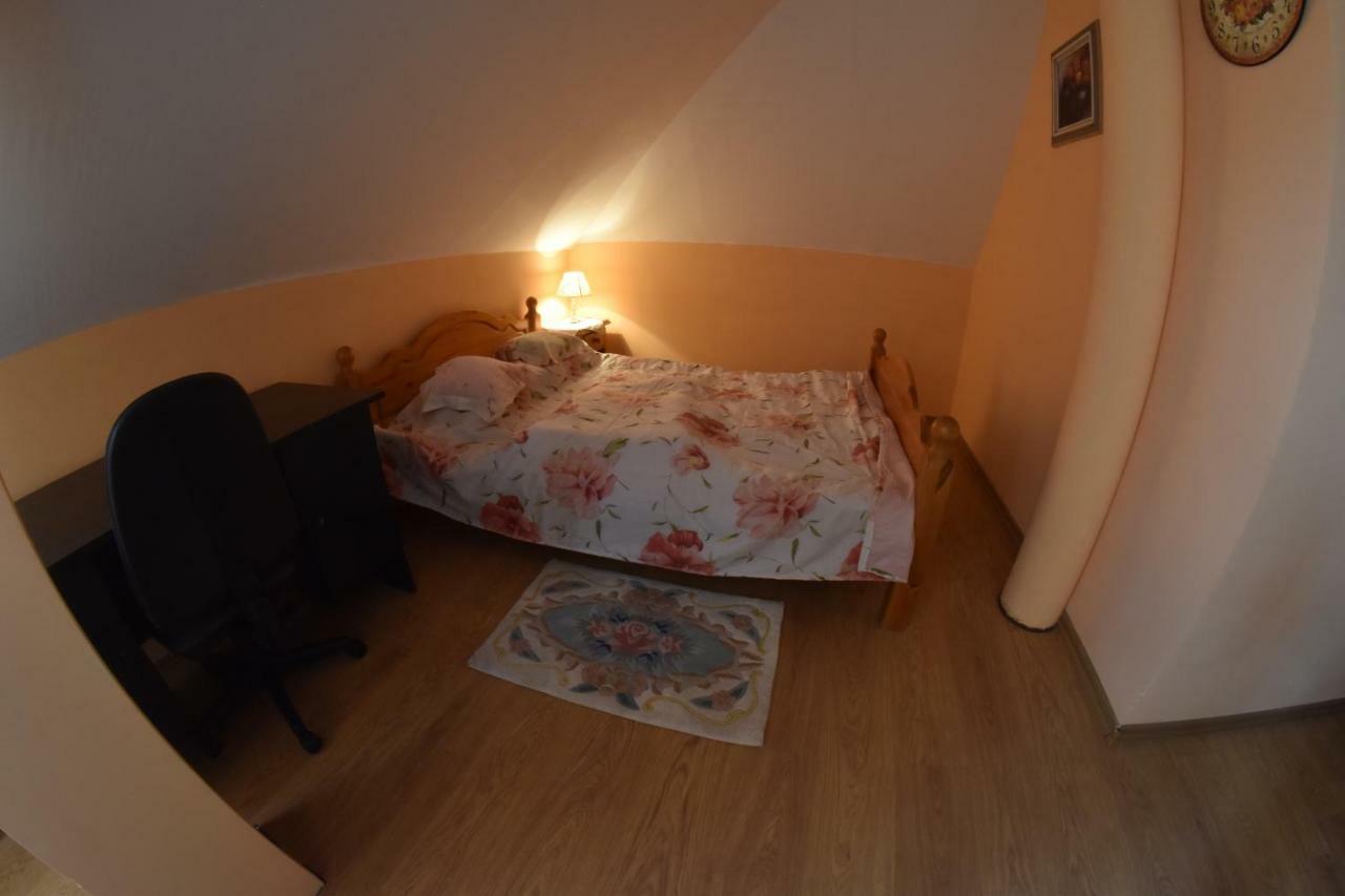 Manki Comfortable House With Garden מראה חיצוני תמונה